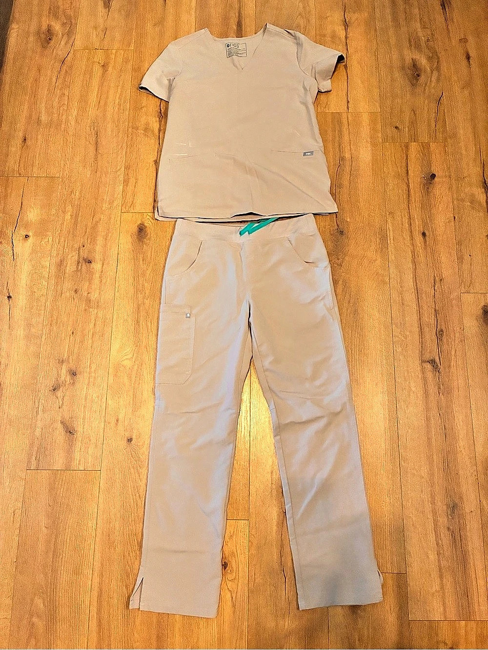 FIGS Technical Collection Short Sleeve Set in Sand Size Small